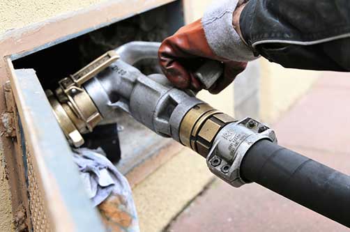 Heating oil delivery fill nozzle at a residential tank